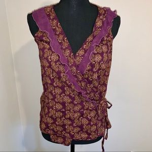 Sleeveless ruffled print shirt